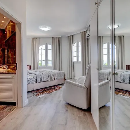 빌라 Luxury El Duque Ocean View 아데제