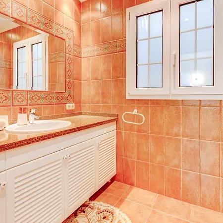 Luxury El Duque Ocean View 빌라 아데제